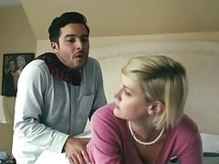 Сексуальные сцены с симпатичными актрисами в комедийном фильме